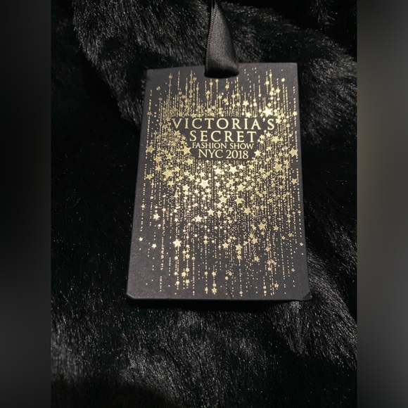 Victoria’s Secret new with tags faux fur jacket, 2018 fashion show foil graphics - Picture 10 of 10